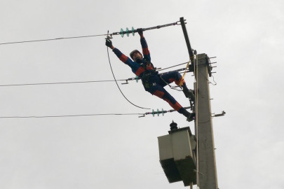 Monteur réseaux électriques